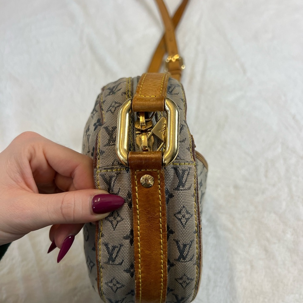 Louis Vuitton Monogram Brown and Tan Crossbody Bag - Picture 8 of 15